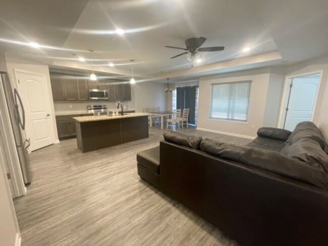 Building Photo - Italian Estates Property Management