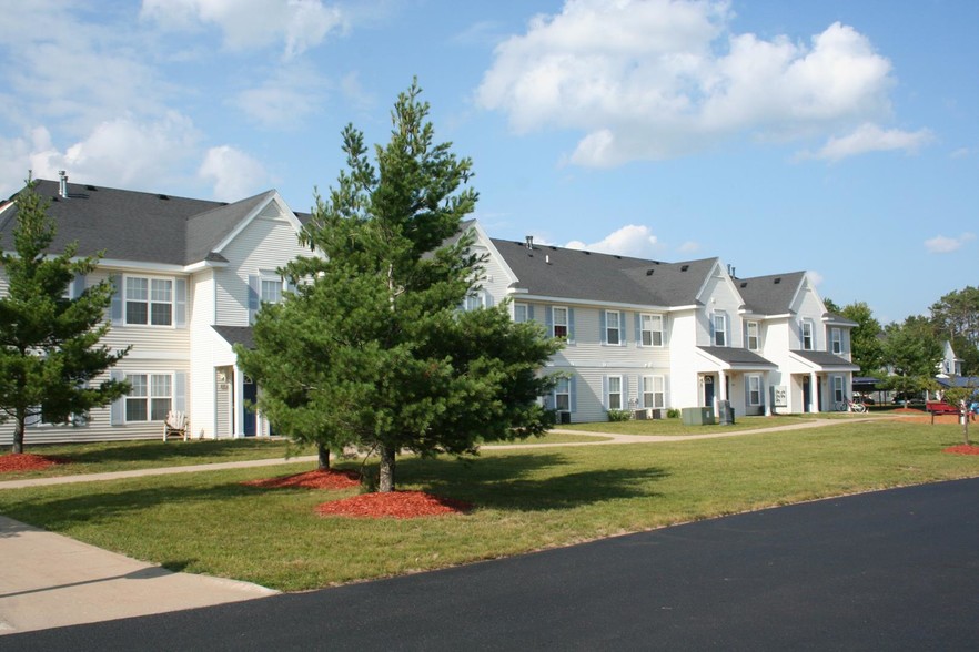 Primary Photo - Green Meadows Apartments