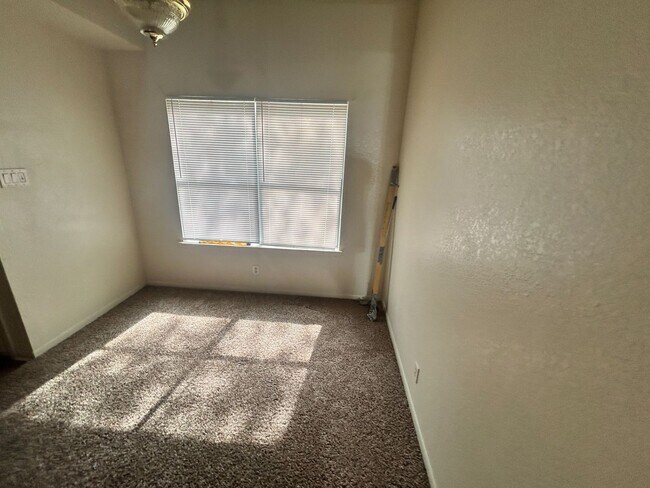 Building Photo - 1302 Opal Rd