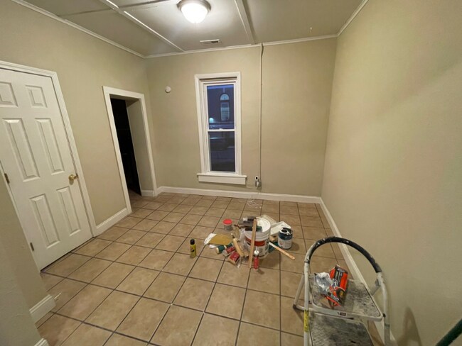 Building Photo - 826 Linwood Blvd