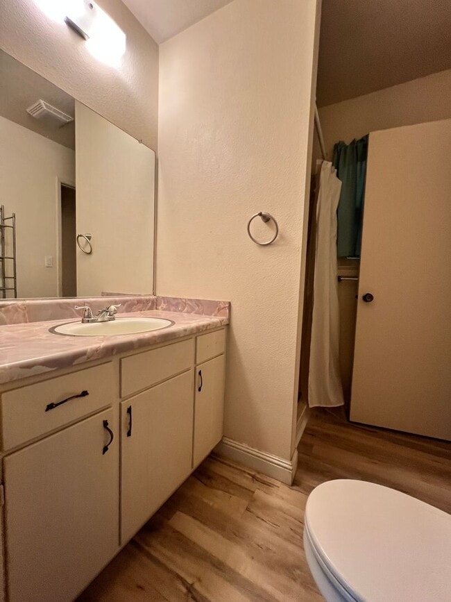 Building Photo - Madera home for rent- corner lot with solar
