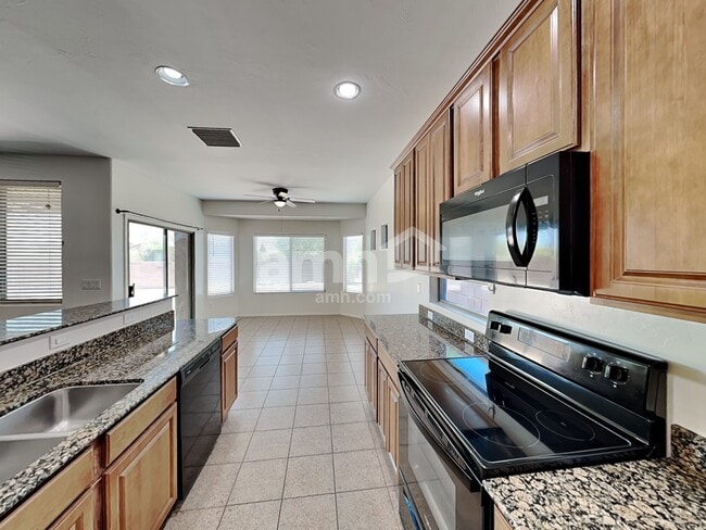 Building Photo - 7626 E Shadybrook Ln