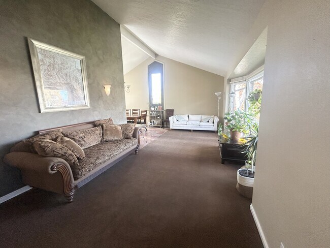 Building Photo - 1094 Gravel Hills Dr