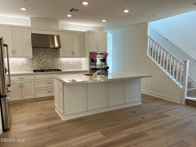 Building Photo - 779 Edward Scholle Dr