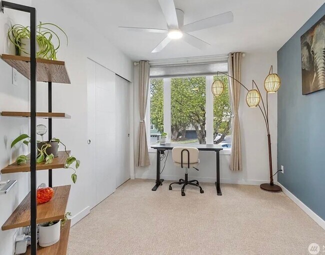 Building Photo - Greenwood Townhome