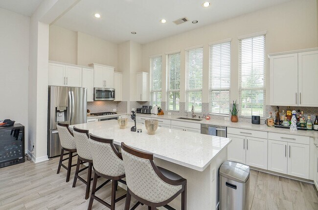 Building Photo - 18214 Lake Eagle Dr