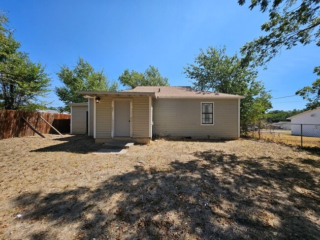 Building Photo - 315 S 15th St
