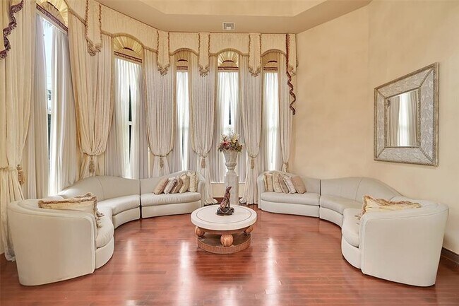 Building Photo - 4200 Coral Hills Dr