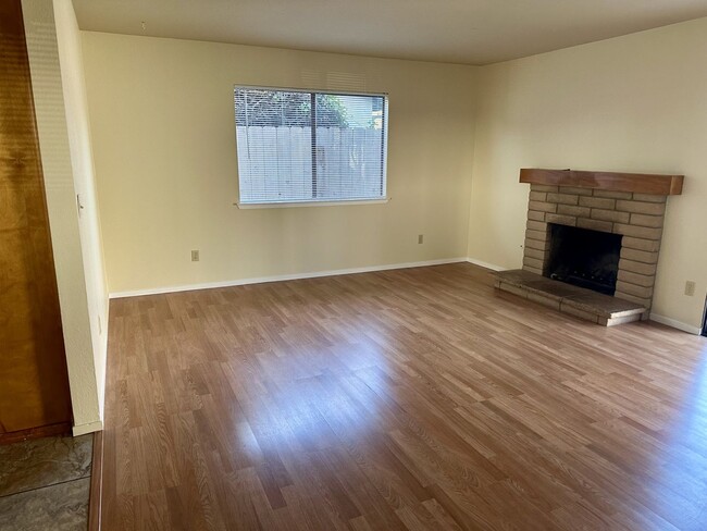 Building Photo - Beautifully Remodeled Single Family Home C...