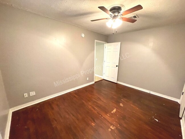 Building Photo - 4BR/2BA Home
