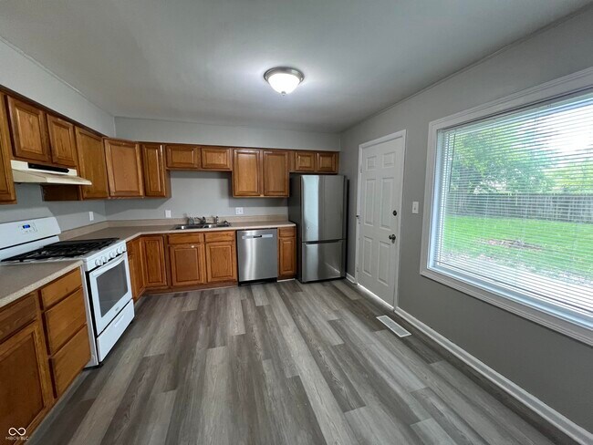 Building Photo - 223 Highwood Dr