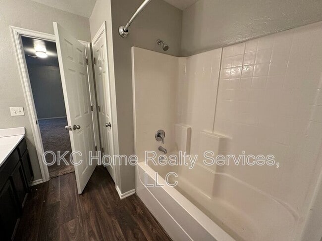 Building Photo - 1933 Autumn Way