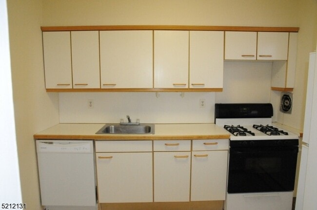 Building Photo - 2467 NJ-10