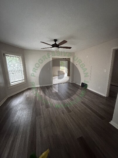 Building Photo - 2562 W 10th St