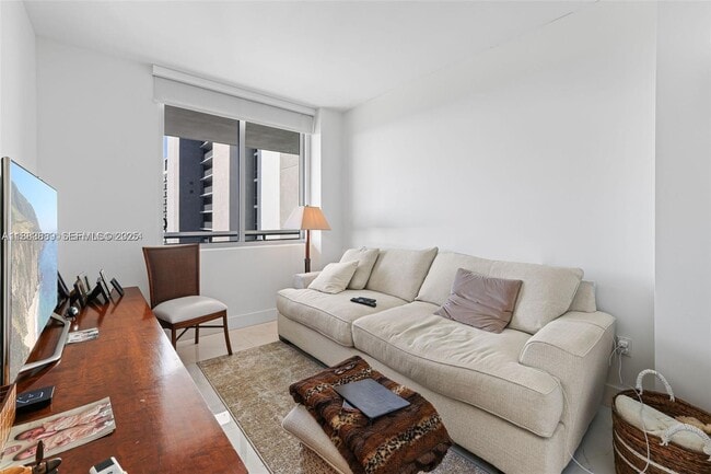 Building Photo - 16385 Biscayne Blvd