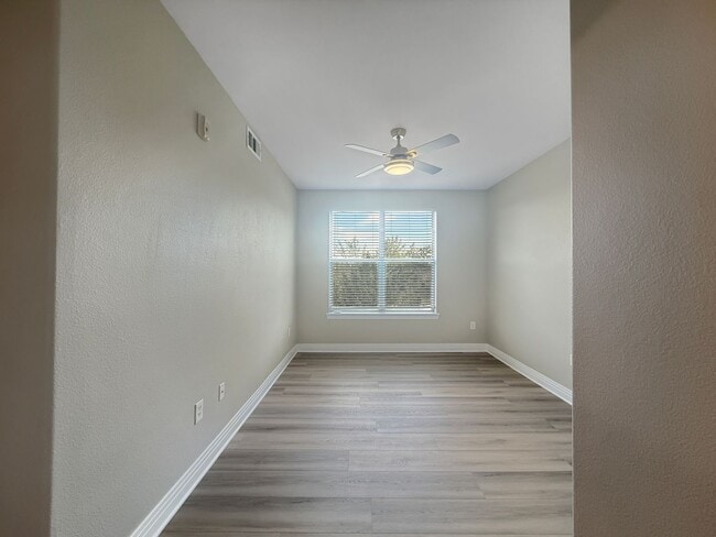 Building Photo - $0 DEPOSIT OPTION. UPDATED 2 BEDROOM CONDO...