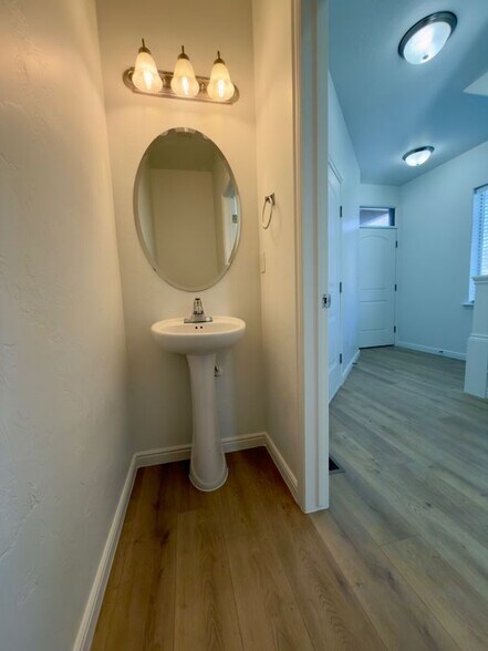 Building Photo - 664 E 110 S