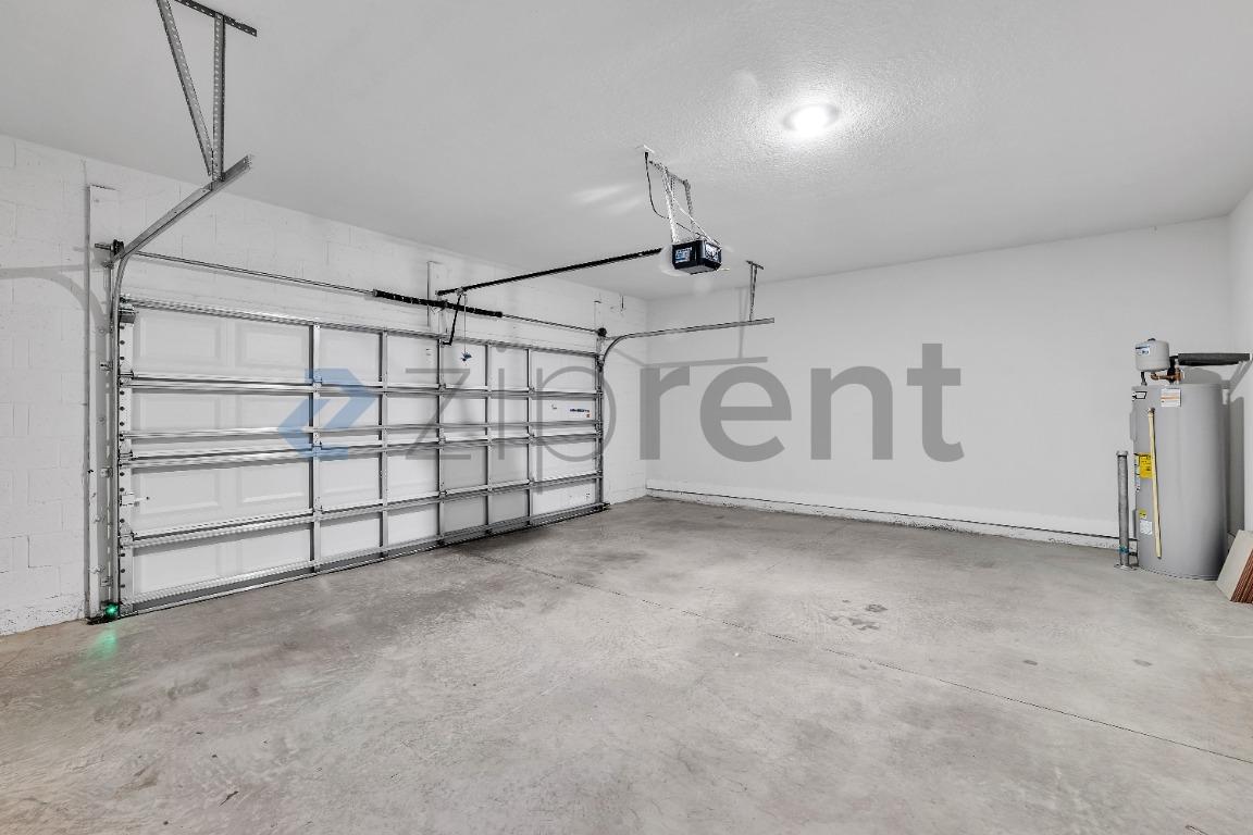 Building Photo - Unit