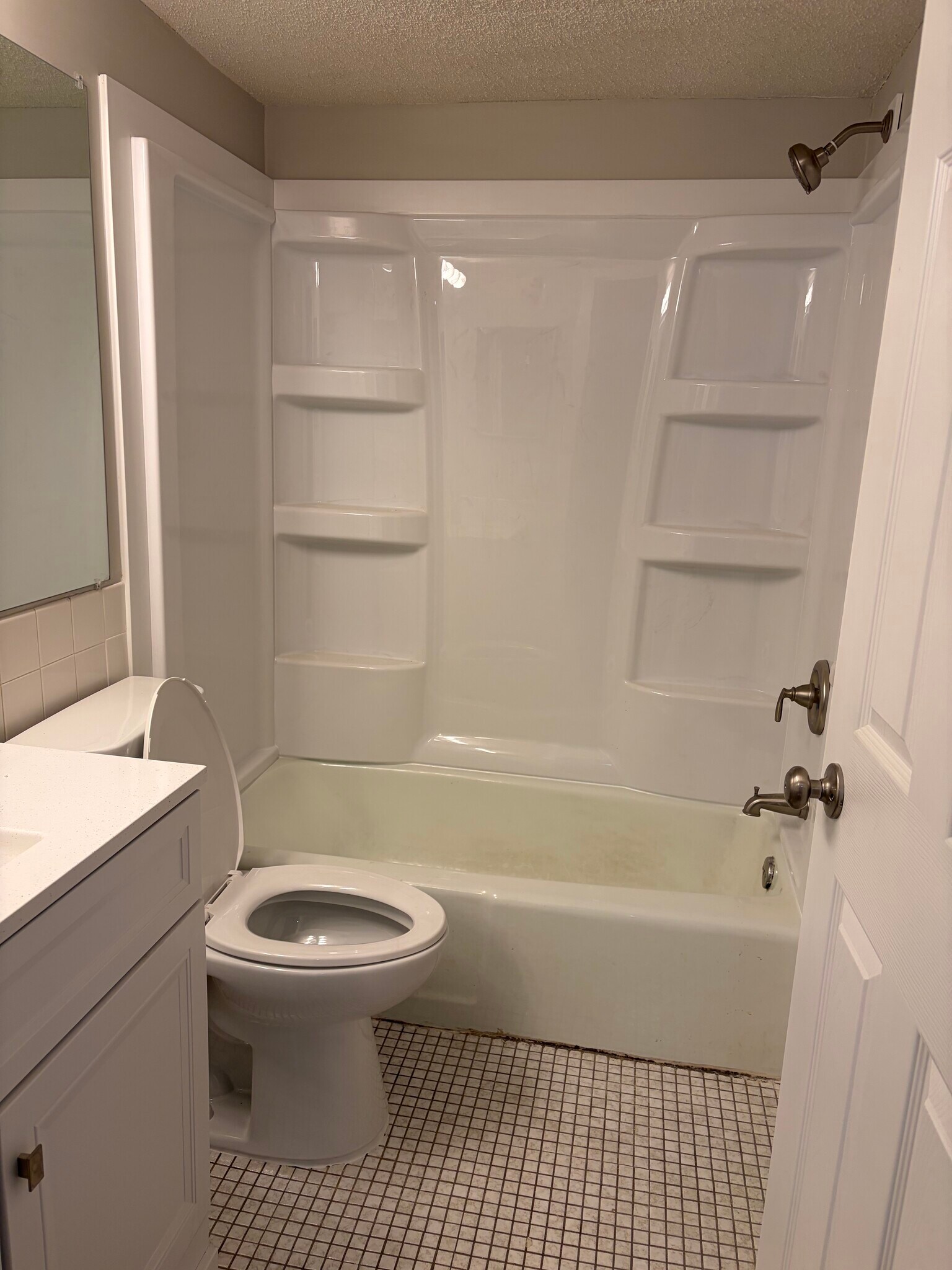 Building Photo - 1025 Smetana Rd