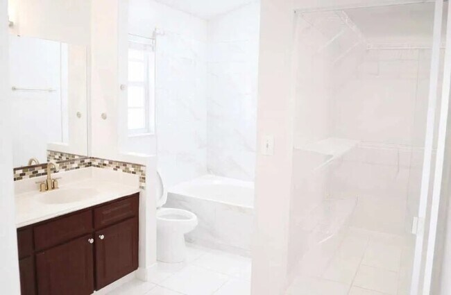 Building Photo - 11316 Maybrook Ave