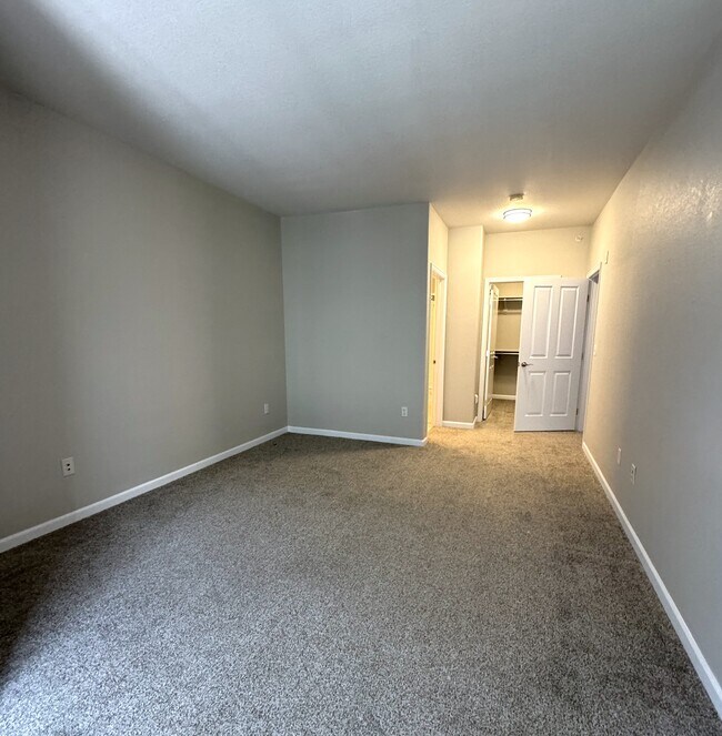 Building Photo - 8465 S Holland Way