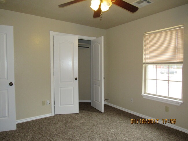 Building Photo - BEAUTIFUL HOME IN WOLFCREEK AREA!!!