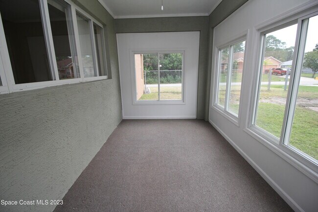 Building Photo - 480 Higgs Ave NW