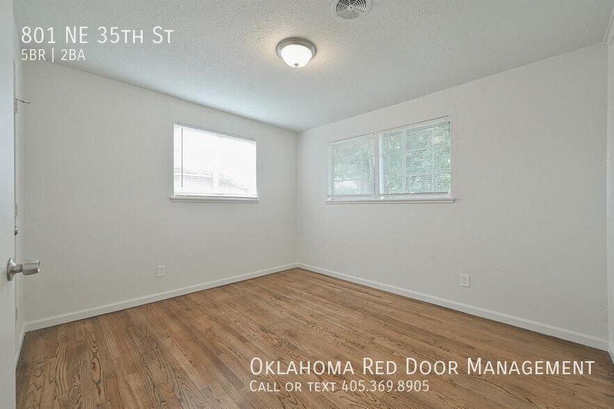 Building Photo - 801 NE 35th St