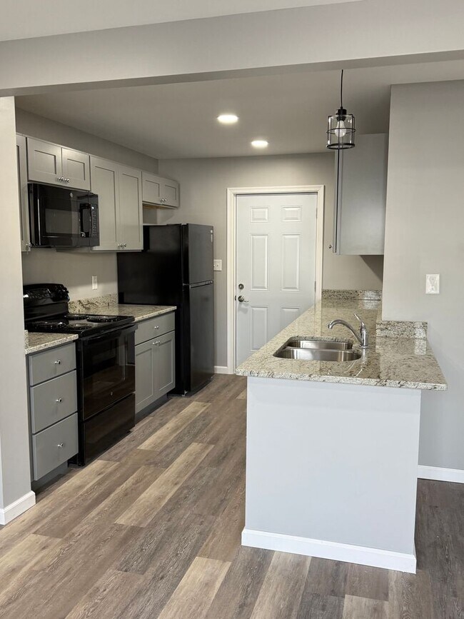 Building Photo - 1136 S Main St