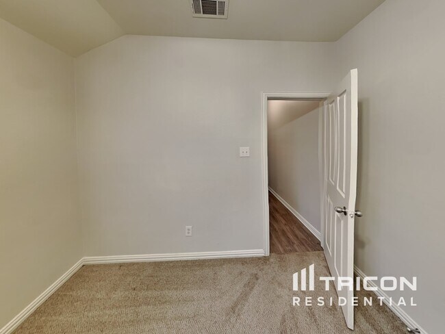 Building Photo - 607 Pewitt Ln