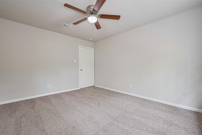 Building Photo - 10815 Creektree Dr