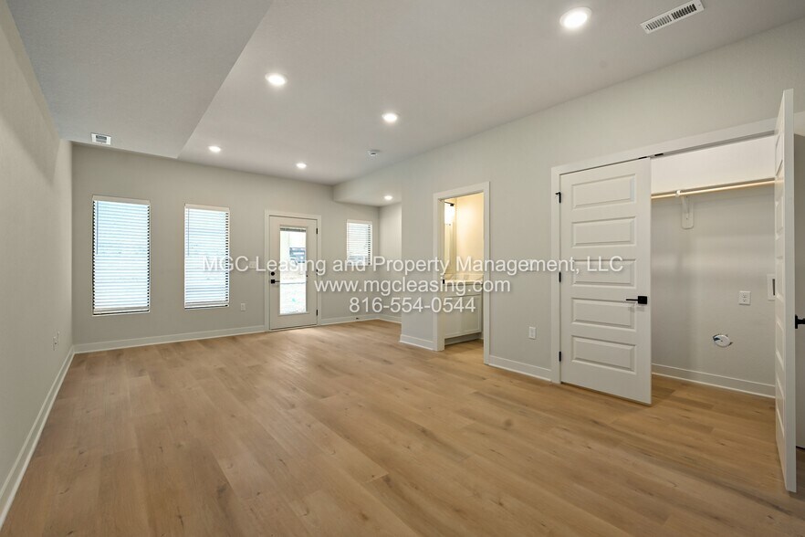 Building Photo - 245 Pawpaw Rd