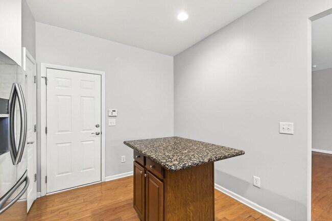 Building Photo - Cozy 3BR Townhouse in Glenwood Crossing!