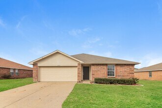 Building Photo - $1,850 4 Bed/2 Bath/2 Garage Ready for Move-in Home in Woodland Creek