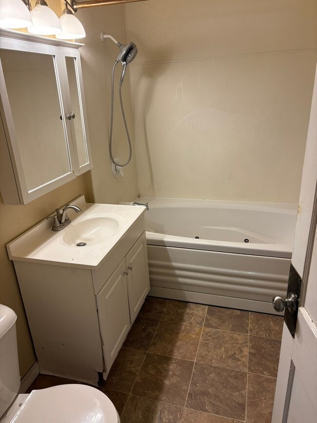 Building Photo - 2 BR house w garage, CA, fireplace