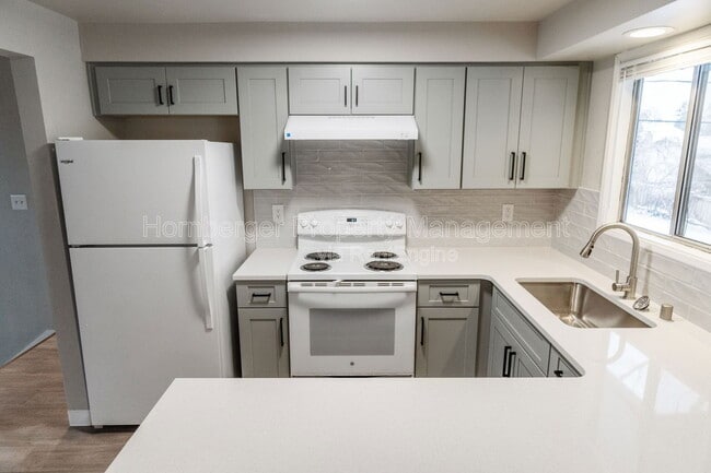 Building Photo - 10119 E Empire Ave