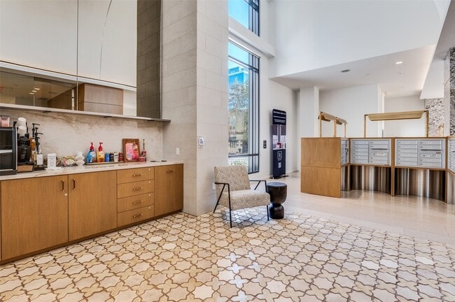 Building Photo - 3003 Maple Ave