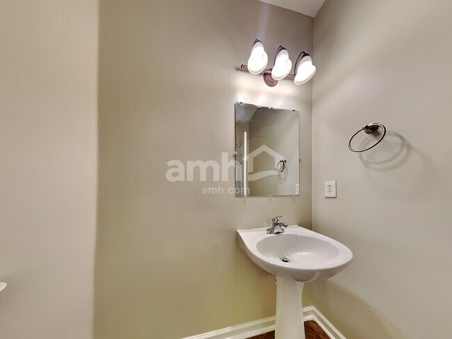 Building Photo - 304 N Hidden Tree Dr