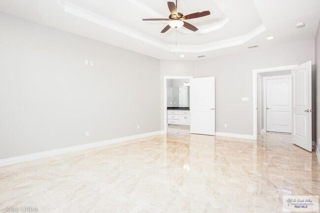 Building Photo - 1434 White Oak Dr