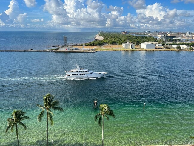 Building Photo - 2100 S Ocean Dr