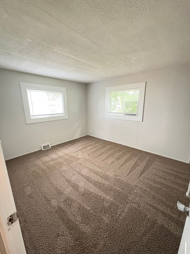 Building Photo - 3 Bed 1.5 Bath Single Family Home in North...