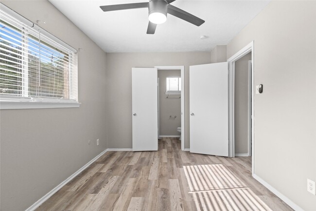 Building Photo - 15423 Campden Hill Rd