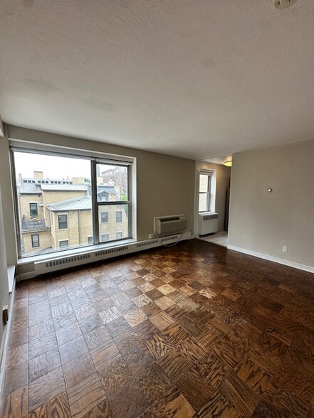 Primary Photo - 1121 N Waverly Pl