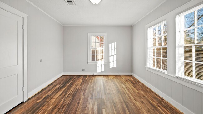 Building Photo - 213 12th Ave N