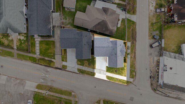 Building Photo - 751 Dumble St