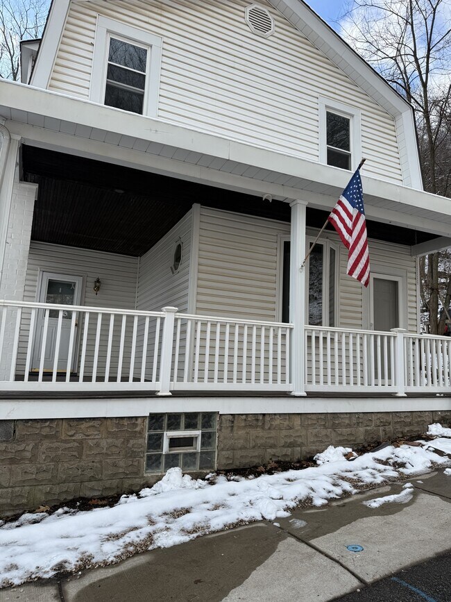 Building Photo - 550 Wood St