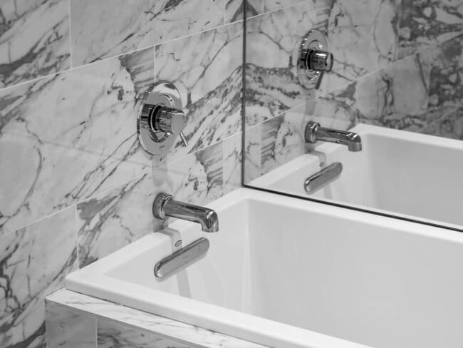 Building Photo - 1811 Breezewood Dr