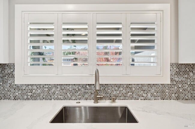 Building Photo - 918 Las Pavadas Ave