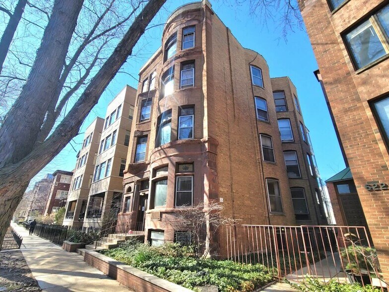 Building Photo - 635 W Wellington Ave