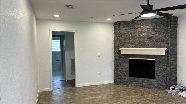 Building Photo - 136 Cherry Tree Ln